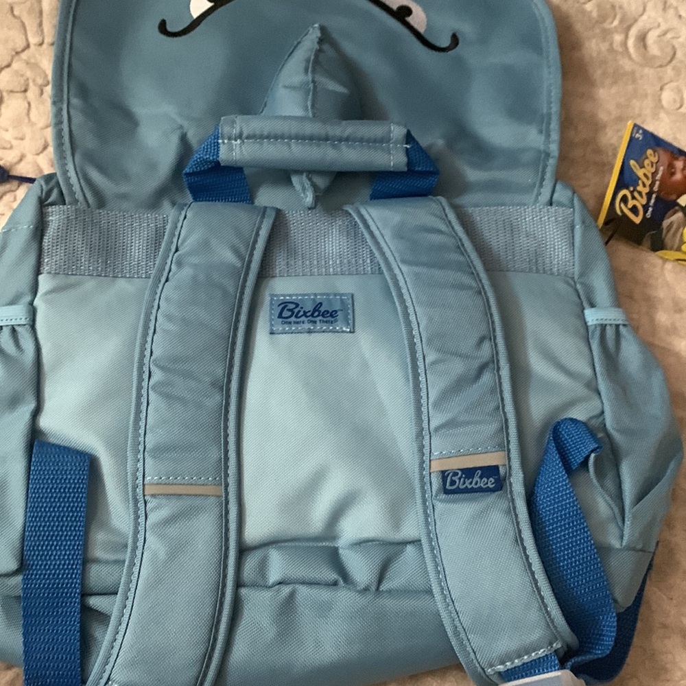 Shark backpack - Picture 4 of 4